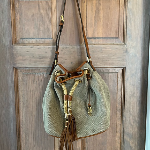 MICHAEL KORS EUC canvas/leather bucket bag purse adjustable strap - Picture 1 of 5